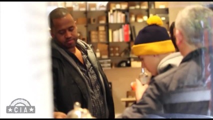 Justin Bieber shopping for his lady love_