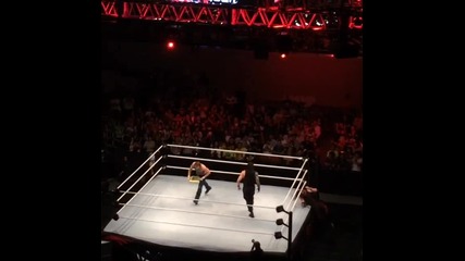 Dean Ambrose & Roman Reigns vs Seth Rollins & Kane - live show