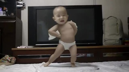 Gangnam Style танцувашто бебе -смях