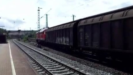 Ето как потегля товарен влак с руски локомотив в германските железници