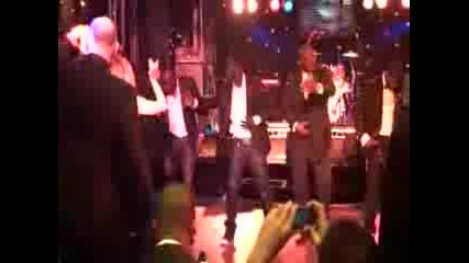 Вижте как танцуват Drogba, Eboue, Koluo i Akon 