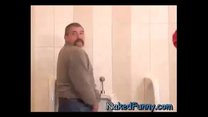 Голи и смешни, изненада в мъжката тоалетна, смях!