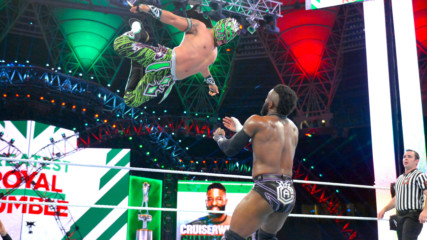 Kalisto unleashes a whirlwind aerial combo on Cedric Alexander: Greatest Royal Rumble (WWE Network Exclusive)