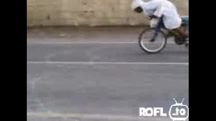 Арабин дрифтира на Bmx 