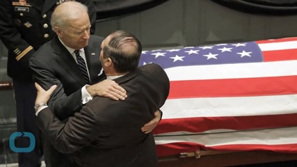Bidens Grieve, Hold Each Other Tightly as Beau Biden Lay in Honor