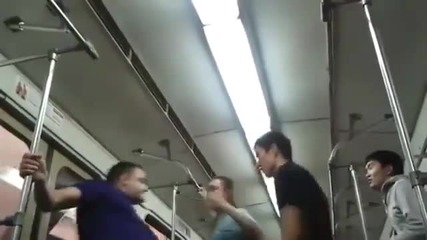 Пиян руснак в метрото
