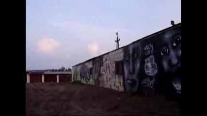 Човек Превърта Жестоко Предно