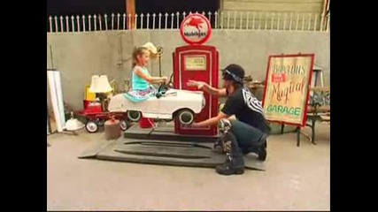 Criss Angel накарва дете в количка да полети!