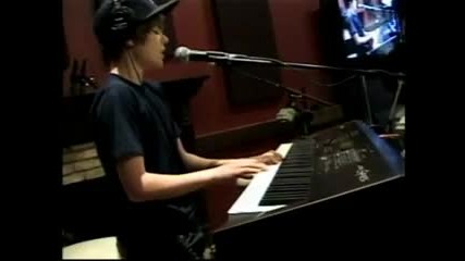 Justin Bieber пее на живо - Where Are You Now