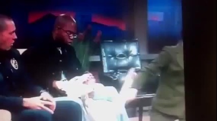 Полицейско куче захапва Тв водеща