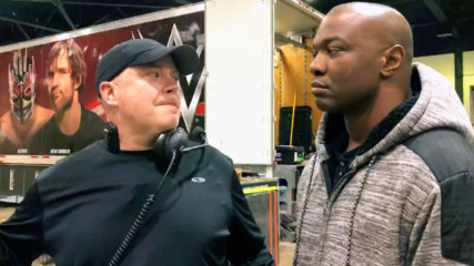 Meet the cameraman who fell in the snow on SmackDown LIVE: WWE.com Exclusive, March 6, 2018