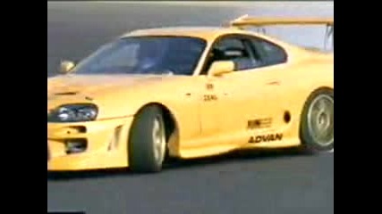 Toyota Supra палене на гуми.