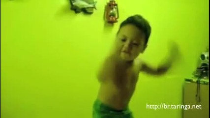 Бебешок танцува 