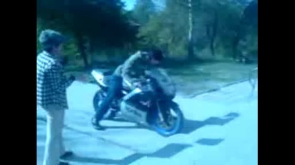 Aprilia си пали гумата 