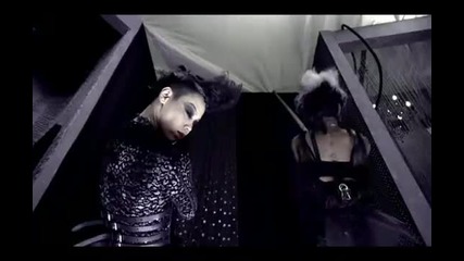 Нощно парче ! ! ! Rihanna feat. David Guetta - Who's That Chick (night Version) Hd