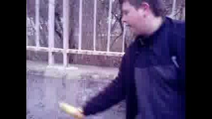 идиоти палят огън :d