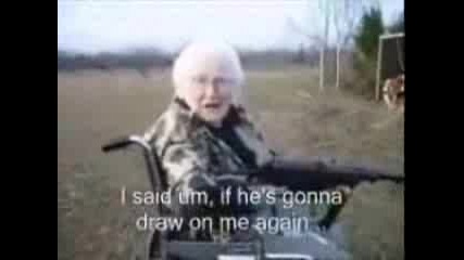 Бабка стреля с автомат 