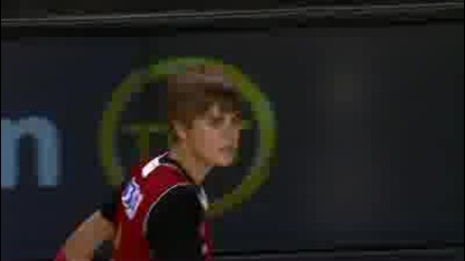 Justin Bieber igrae basketbol 