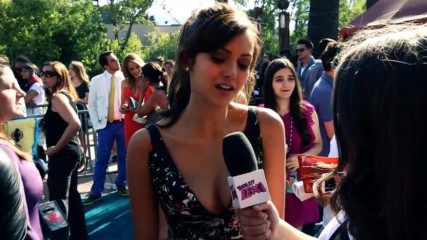 Nina Dobrev Teen Choice Awards 2013 Interview