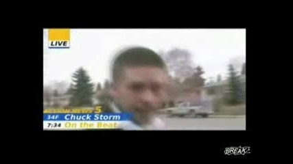 Репортер Си Блъска Яко Главата