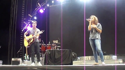 Demi Lovato performing Catch me with Nick Jonas in Montreal 09 04 2010 