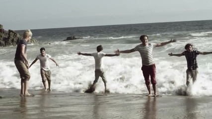 Превод!!! One Direction - What Makes You Beautiful