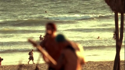 Страхотна песен! Rhcp - The Adventures of Rain Dance Maggie [official Music Video]
