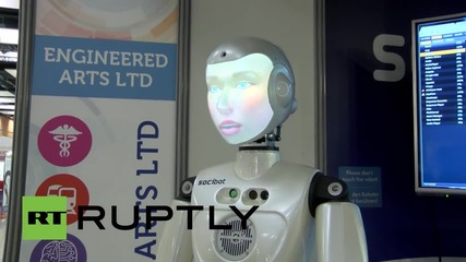 Франция: Този социобот робот показва вашето лице и разбира емоциите ви