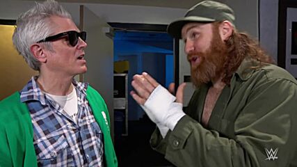 Johnny Knoxville sends Sami Zayn over the top rope to get into the Rumble: SmackDown, Jan. 7, 2022