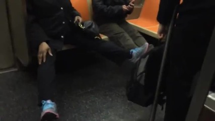 Плъх тероризира пътниците в метрото на New York