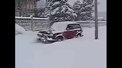 lada niva в снега в снега 