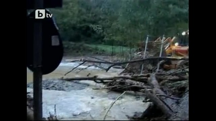 Ужас !!! - Тонове кална вода заляха Италия 26.10.2011