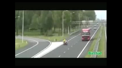 Този отнесе полицая 
