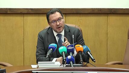 Кой купува икони срещу катастрофи: Даниел Митов с втори брифинг