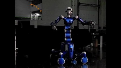 Най-умният робот Justin.изпробване!(забавен кадър)