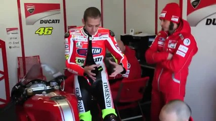 Валентно Росси тества Ducati 1198sp на пистата Misano в Италия 