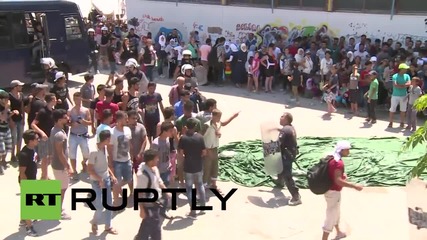Greece: Kos police use force on heatstroke stricken migrants