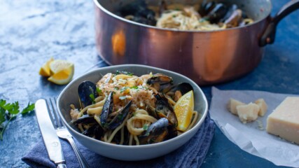 Спагети с морски дарове, чесън и чили | В кухнята на шеф Марк Мориарти | 24Kitchen Bulgaria