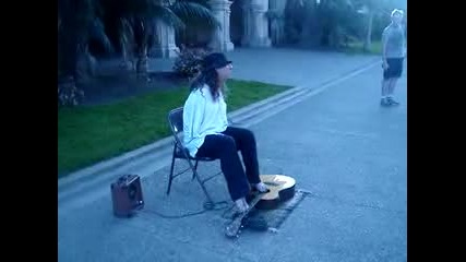 Човек Свири на Китара Без Ръце Guitar Playing With Feet