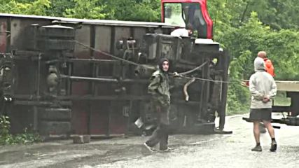 Семейство с малко дете катастрофира на пътя Русе-Бяла