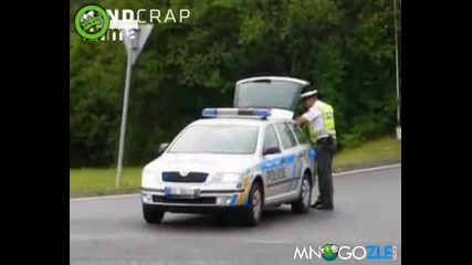 Полицаите зареждат бира