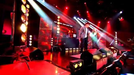 Еминем изпълнява Not Afraid На Живо в шоуто на Джонатан Рос 