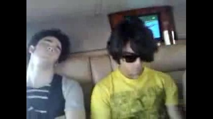 Много Смешно Клипче На Jonas Brothers 