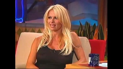 Pamela Anderson без сутиен в ефир