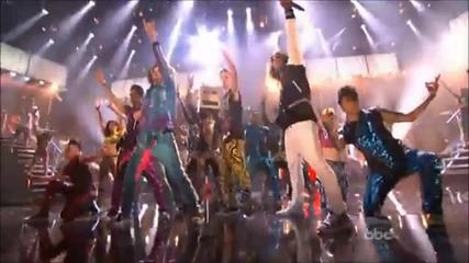 Justin Bieber is shufflin with Lmfao