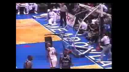 Shaq Breaks The Backboard