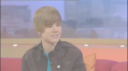 Justin Bieber backstage at Gmtv [www.keepvid.com]