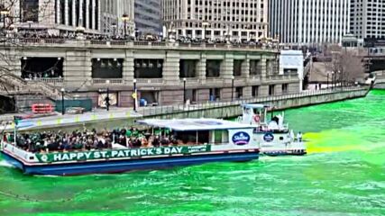 Боядисаха в зелено река Чикаго