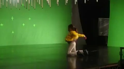 Simi and Justin on the set of Somebody to Love 