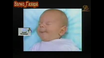 Новородено бебе пощуря като видя бомби 